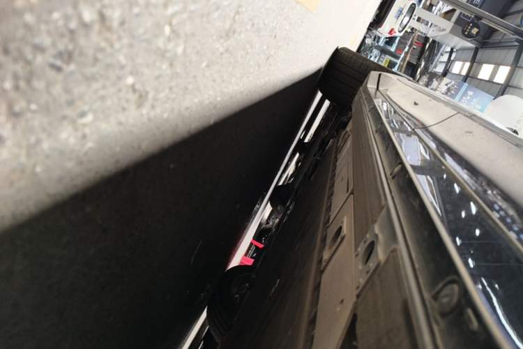 Used Nio EC6 2025 75 kWh Left Side Sill