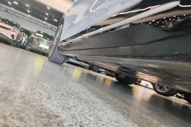 Used Nio EC6 2025 75 kWh Left Side Sill