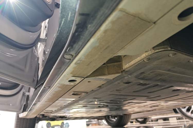 Used Nio EC6 2025 75 kWh Left Side Sill