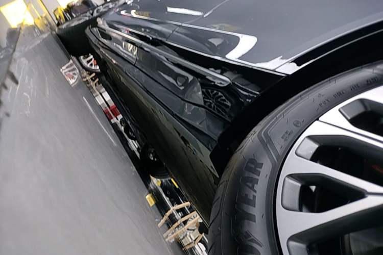 Used Nio EC6 2025 75 kWh Left Side Sill