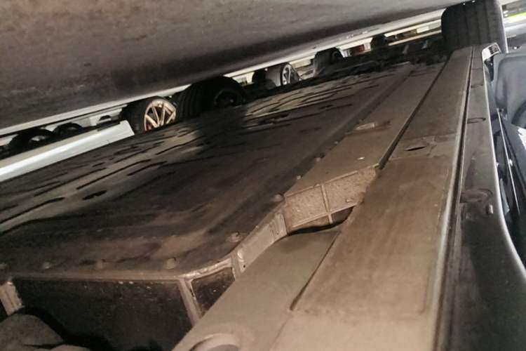 Used Nio EC6 2025 75 kWh Left Side Sill