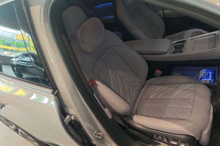 Used Nio EC6 2025 75 kWh Right Front Seat