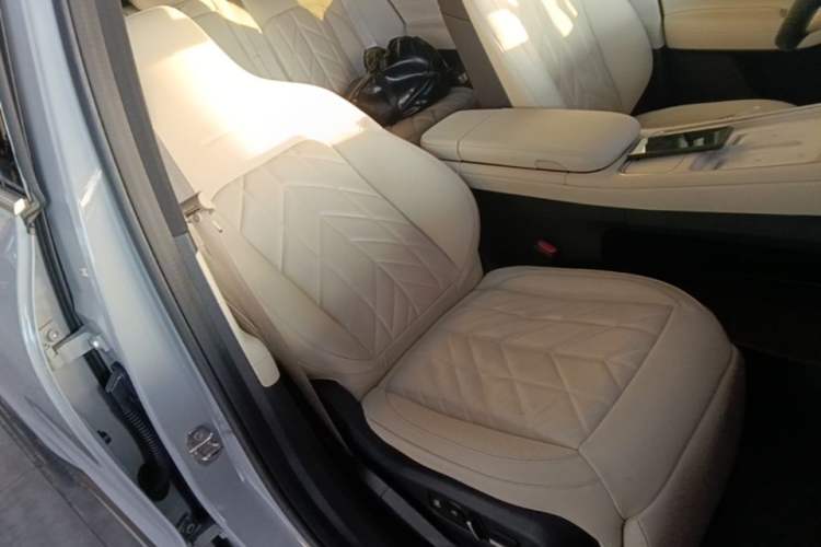 Used Nio EC6 2025 75 kWh Right Front Seat