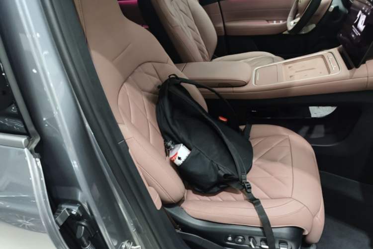 Used Nio EC6 2025 75 kWh Right Front Seat