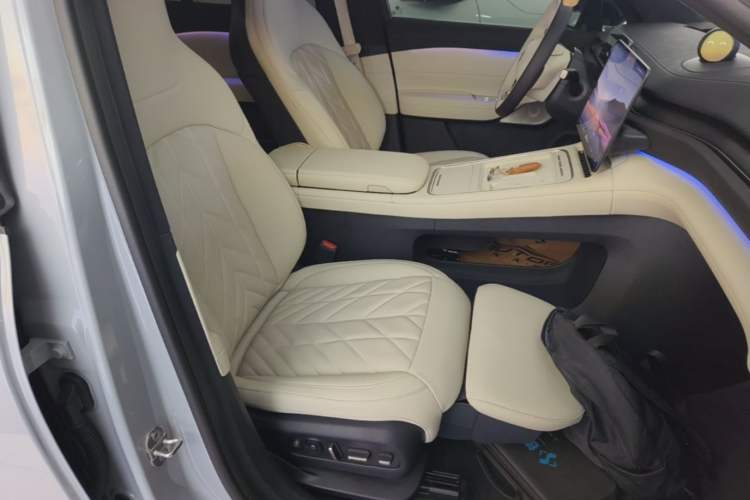 Used Nio EC6 2025 75 kWh Right Front Seat