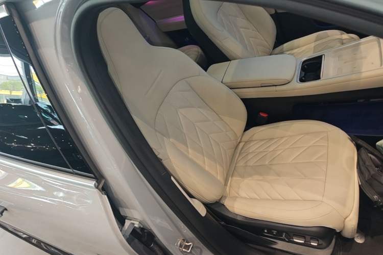 Used Nio EC6 2025 75 kWh Right Front Seat