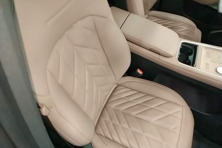 Used Nio EC6 2025 75 kWh Right Front Seat