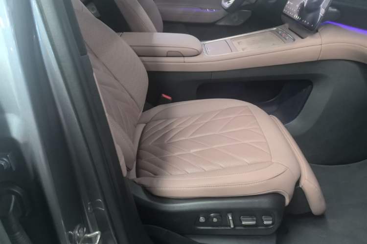 Used Nio EC6 2025 75 kWh Right Front Seat
