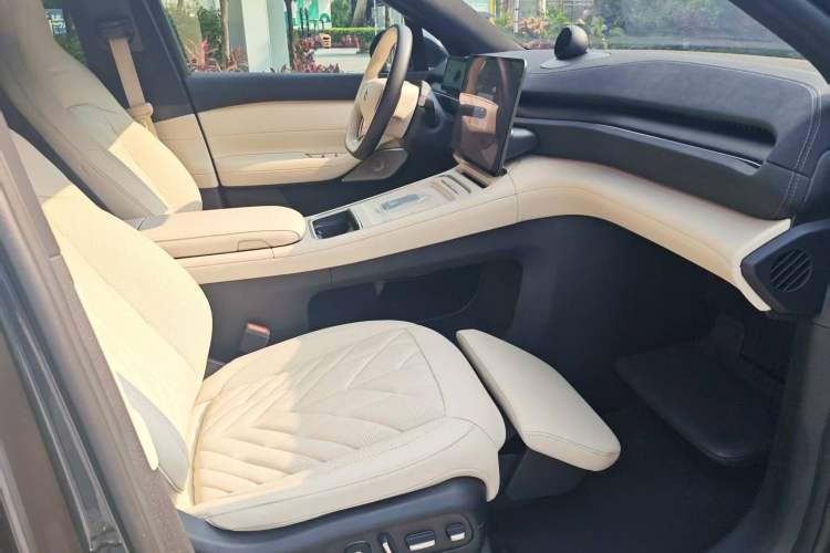 Used Nio EC6 2025 75 kWh Right Front Seat