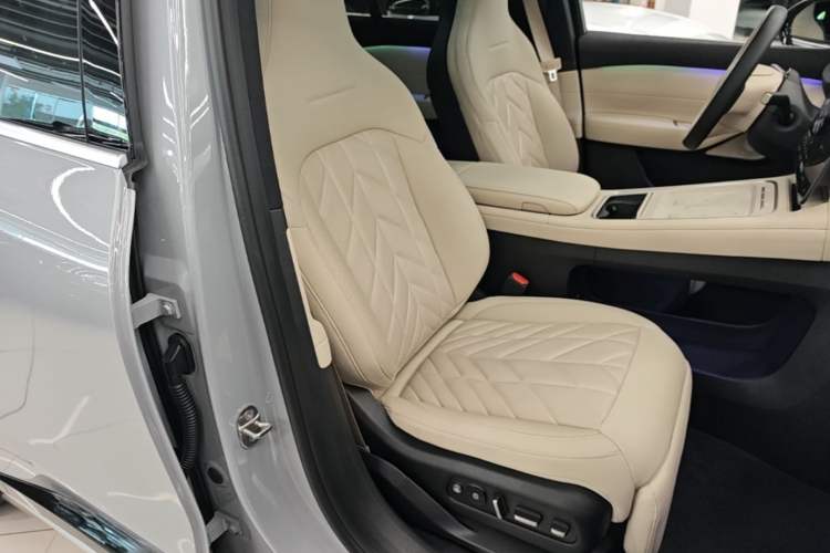 Used Nio EC6 2025 75 kWh Right Front Seat