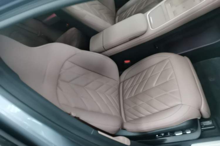Used Nio EC6 2025 75 kWh Right Front Seat