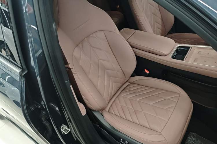 Used Nio EC6 2025 75 kWh Right Front Seat