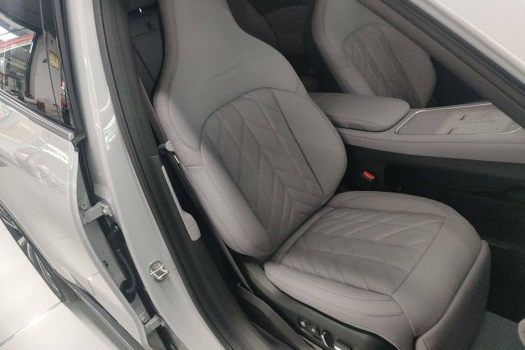 Used Nio EC6 2025 75 kWh Right Front Seat