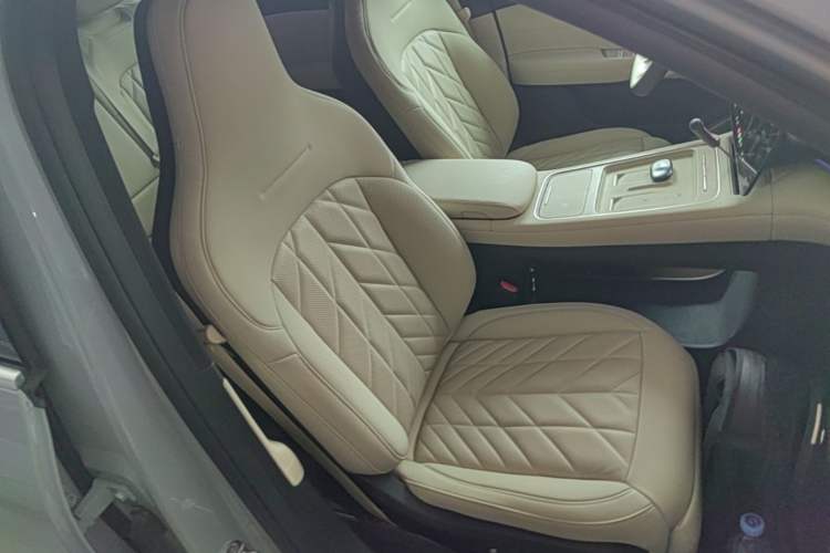 Used Nio EC6 2025 75 kWh Right Front Seat