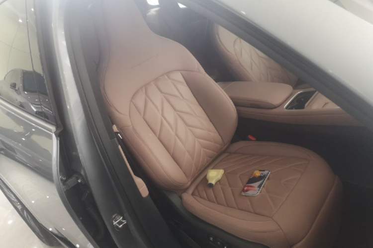 Used Nio EC6 2025 75 kWh Right Front Seat
