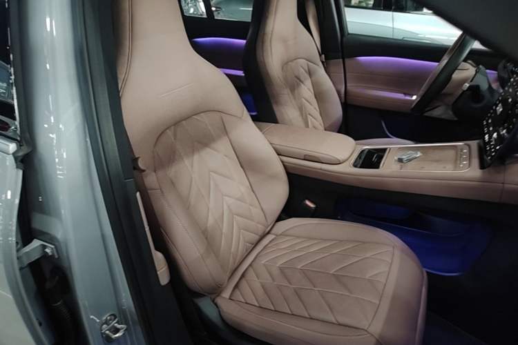 Used Nio EC6 2025 75 kWh Right Front Seat