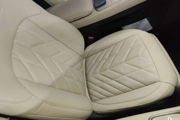 Used Nio EC6 2025 75 kWh Right Front Seat