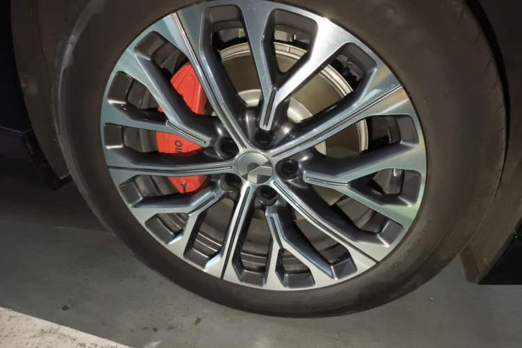 Used Nio EC6 2025 75 kWh Right Front Wheel Hub