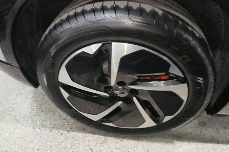 Used Nio EC6 2025 75 kWh Right Rear Wheel Hub