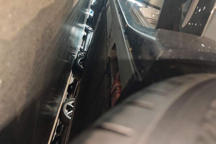 Used Nio EC6 2025 75 kWh Right Side Sill
