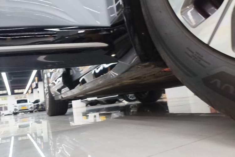 Used Nio EC6 2025 75 kWh Right Side Sill