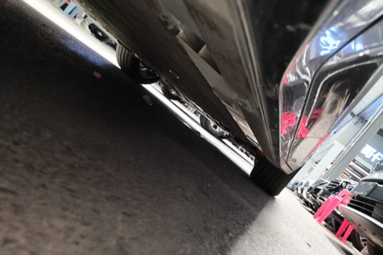 Used Nio EC6 2025 75 kWh Right Side Sill
