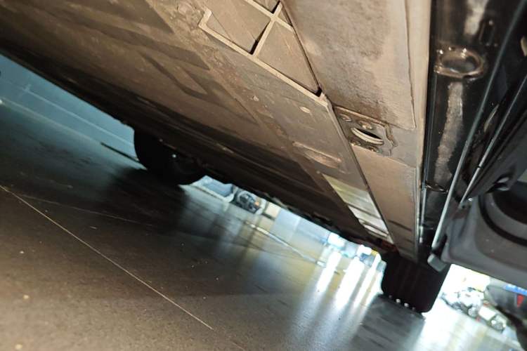 Used Nio EC6 2025 75 kWh Right Side Sill