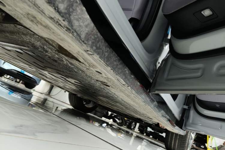 Used Nio EC6 2025 75 kWh Right Side Sill