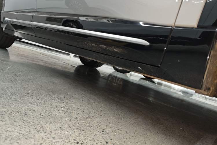 Used Nio EC6 2025 75 kWh Right Side Sill