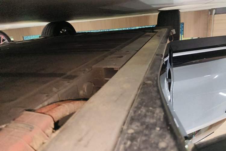 Used Nio EC6 2025 75 kWh Right Side Sill