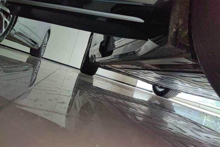 Used Nio EC6 2025 75 kWh Right Side Sill