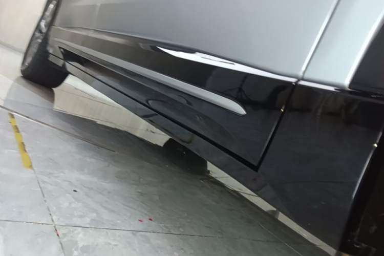 Used Nio EC6 2025 75 kWh Right Side Sill
