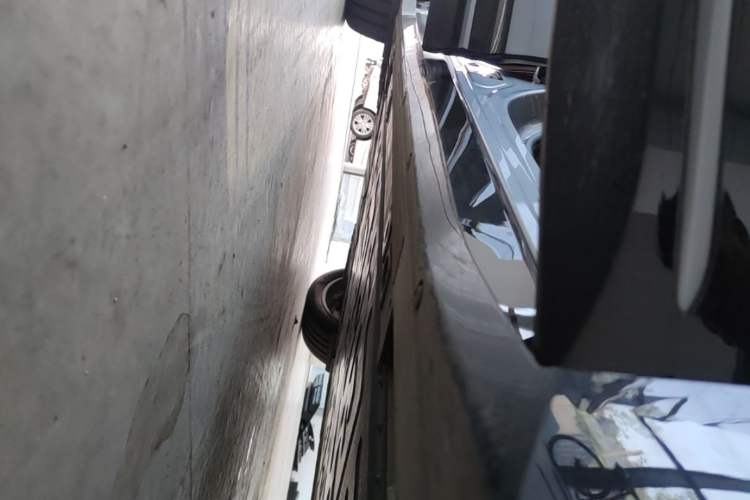 Used Nio EC6 2025 75 kWh Right Side Sill