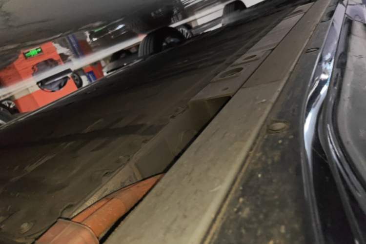 Used Nio EC6 2025 75 kWh Right Side Sill
