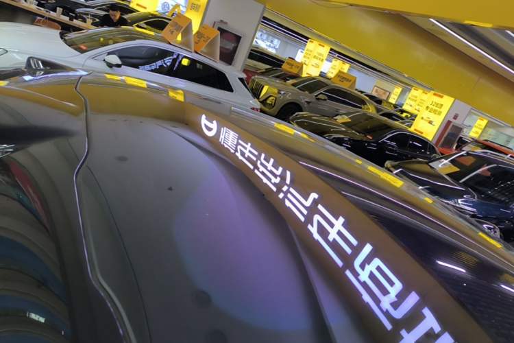 Used Nio EC6 2025 75 kWh Roof