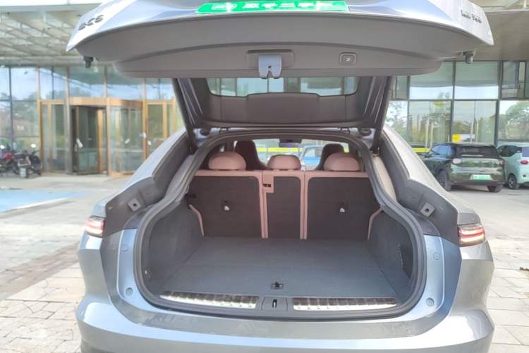 Used Nio EC6 2025 75 kWh Trunk