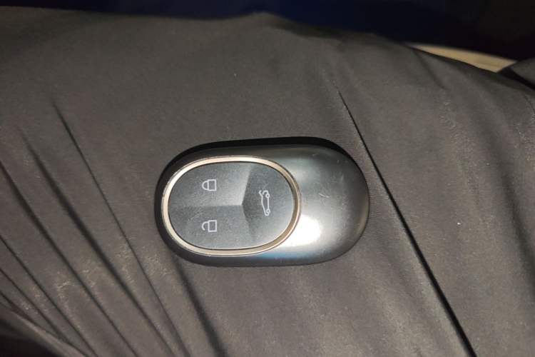 Used Nio EC6 2025 75 kWh Vehicle Key