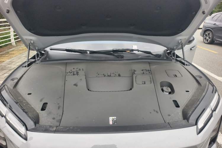 Used Nio EC6 2025 75 kWh Engine Bay