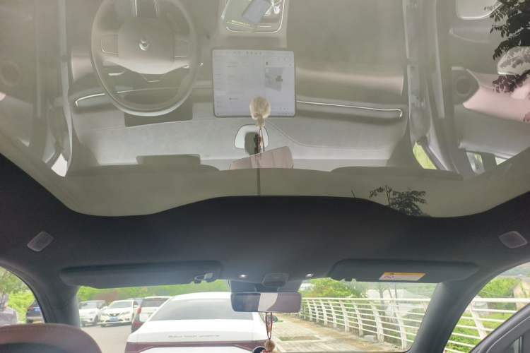 Used Nio EC6 2025 75 kWh Headliner