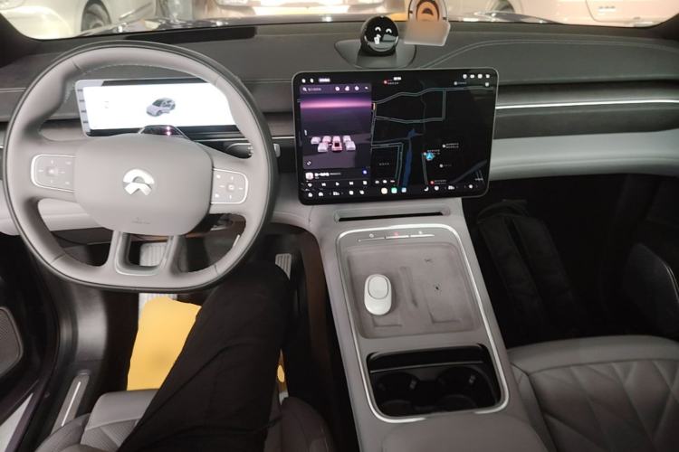 Used Nio EC6 2025 75 kWh Center Console