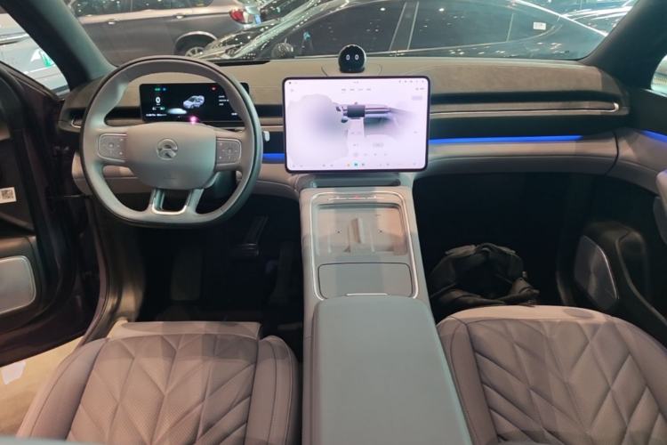 Used Nio EC6 2025 75 kWh Center Console