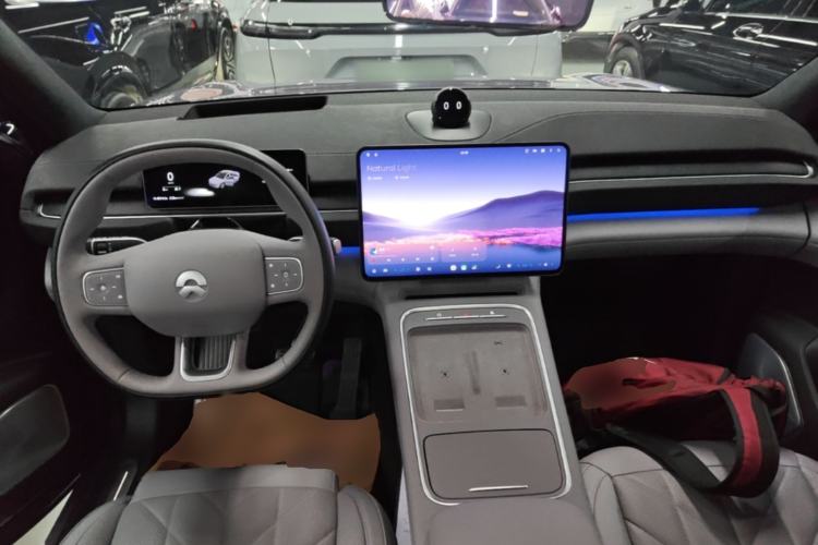 Used Nio EC6 2025 75 kWh Center Console