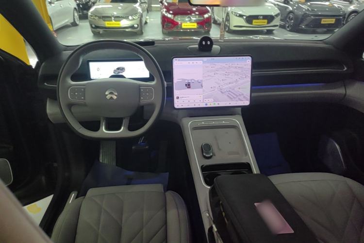 Used Nio EC6 2025 75 kWh Center Console