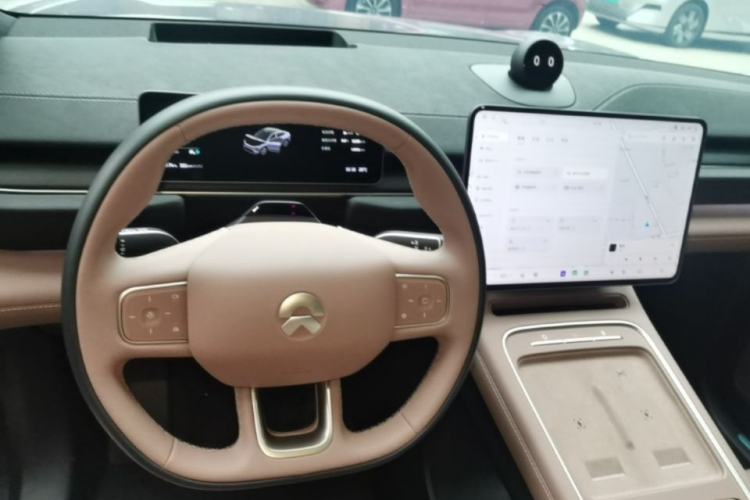 Used Nio EC6 2025 75 kWh Center Console
