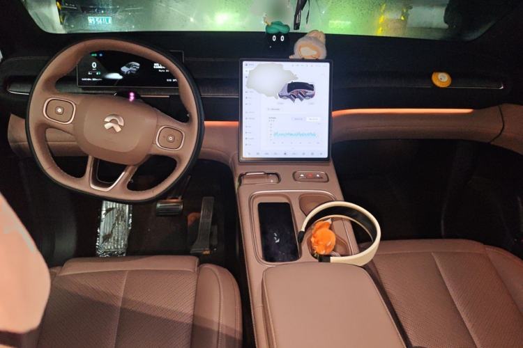 Used Nio EC6 2025 75 kWh Center Console