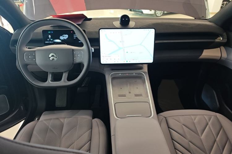 Used Nio EC6 2025 75 kWh Center Console