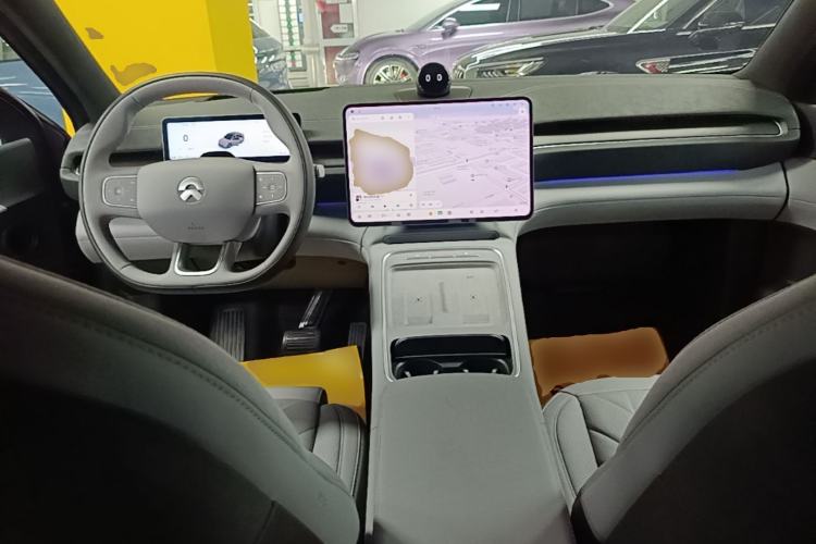 Used Nio EC6 2025 75 kWh Center Console