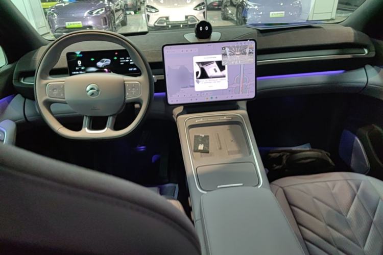 Used Nio EC6 2025 75 kWh Center Console