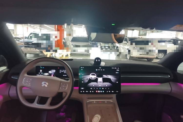 Used Nio EC6 2025 75 kWh Center Console