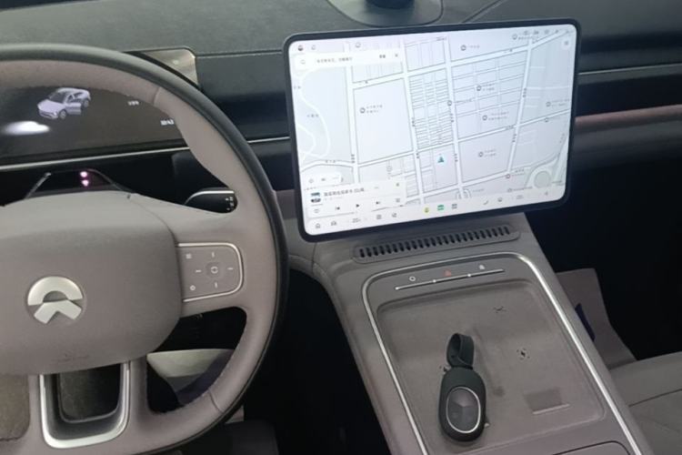 Used Nio EC6 2025 75 kWh Center Console